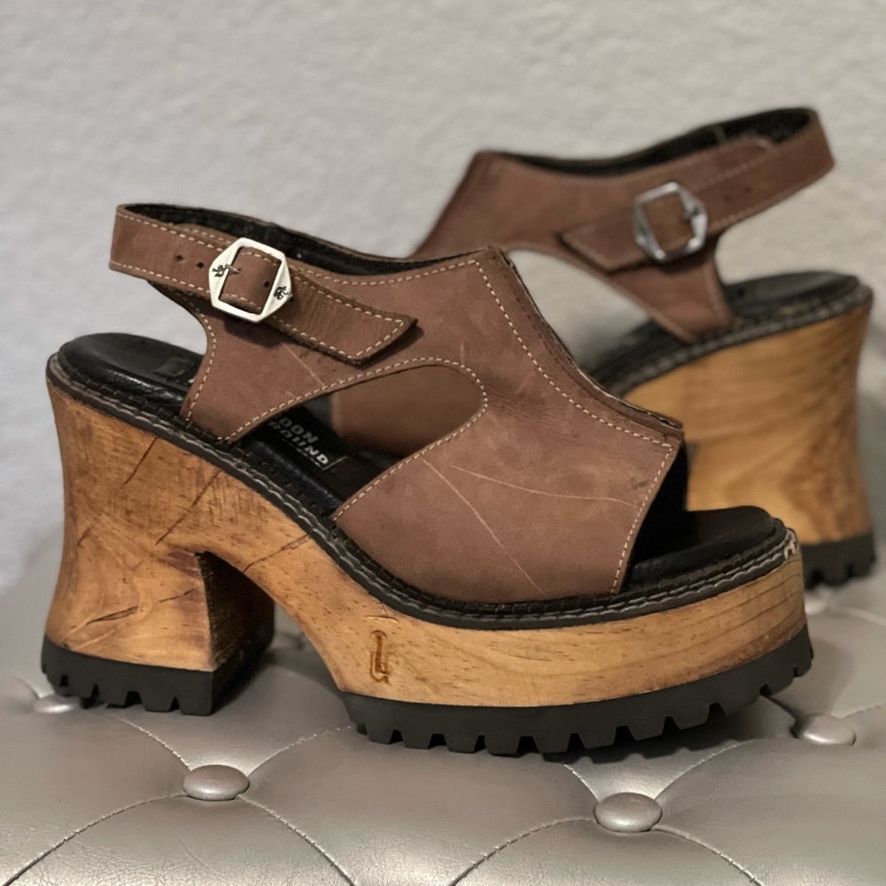 Used Vintage London Underground 90s Chunky Wood Platform Sandals!! ✨😍 Size 8